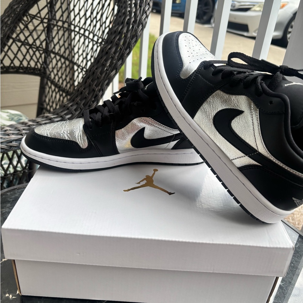 Jordan Men's Black and Silver Sneakers